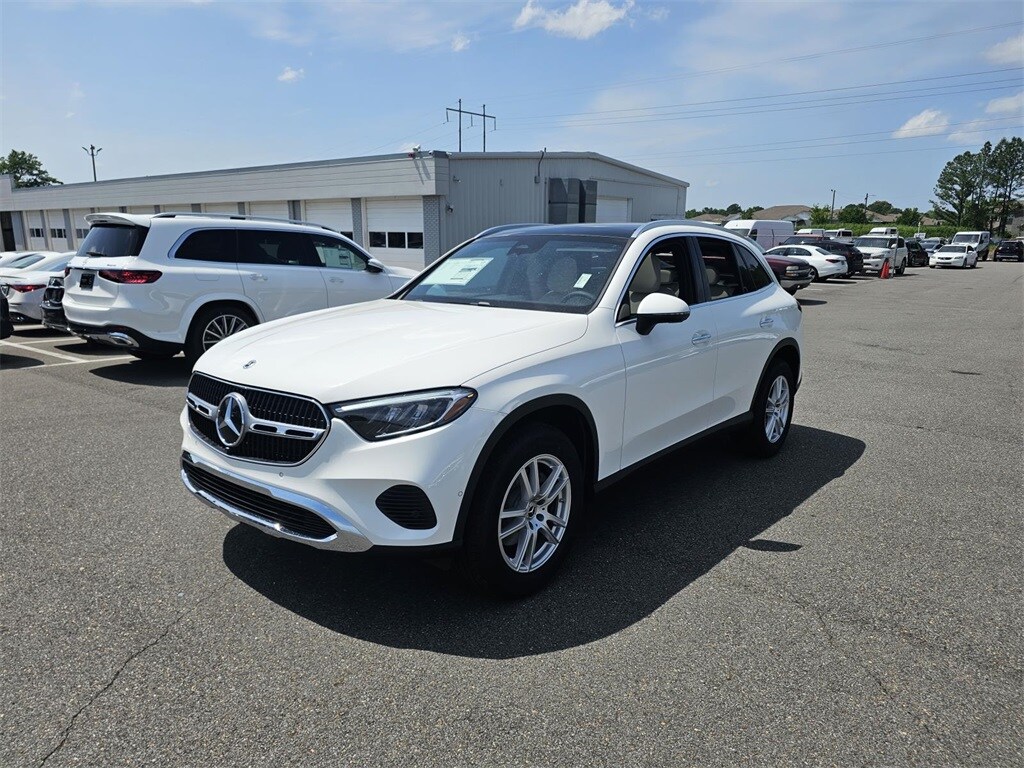2025 Mercedes Benz GLC 300 photo 3