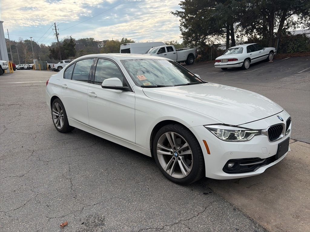 2018 BMW 3 Series 330i's photo