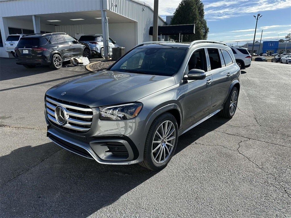 2025 Mercedes Benz GLS 450 4MATIC photo 3