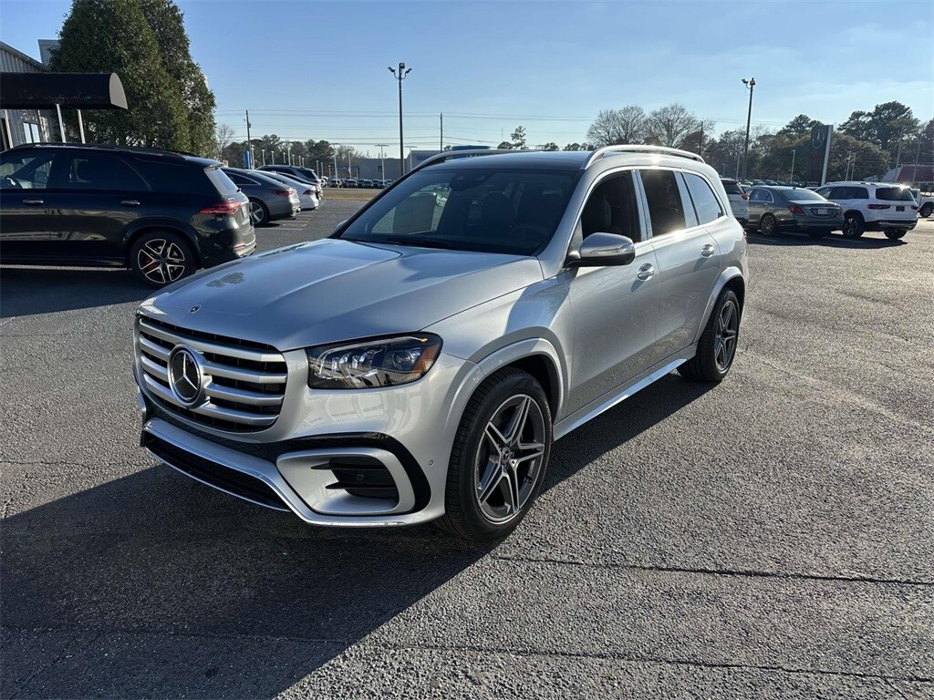 2025 Mercedes Benz GLS 450 4MATIC photo 3