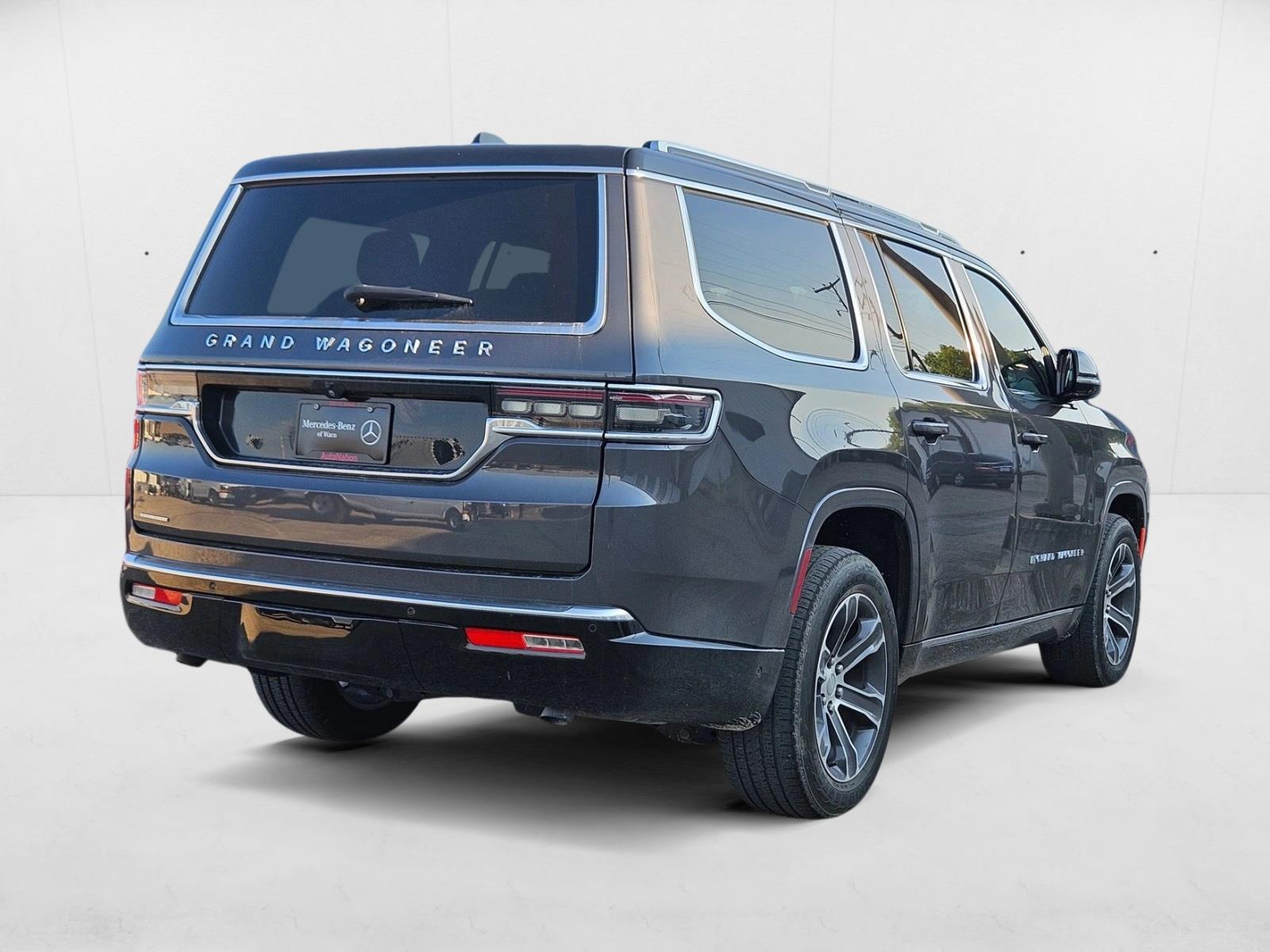 2023 Jeep Grand Wagoneer Base photo 4