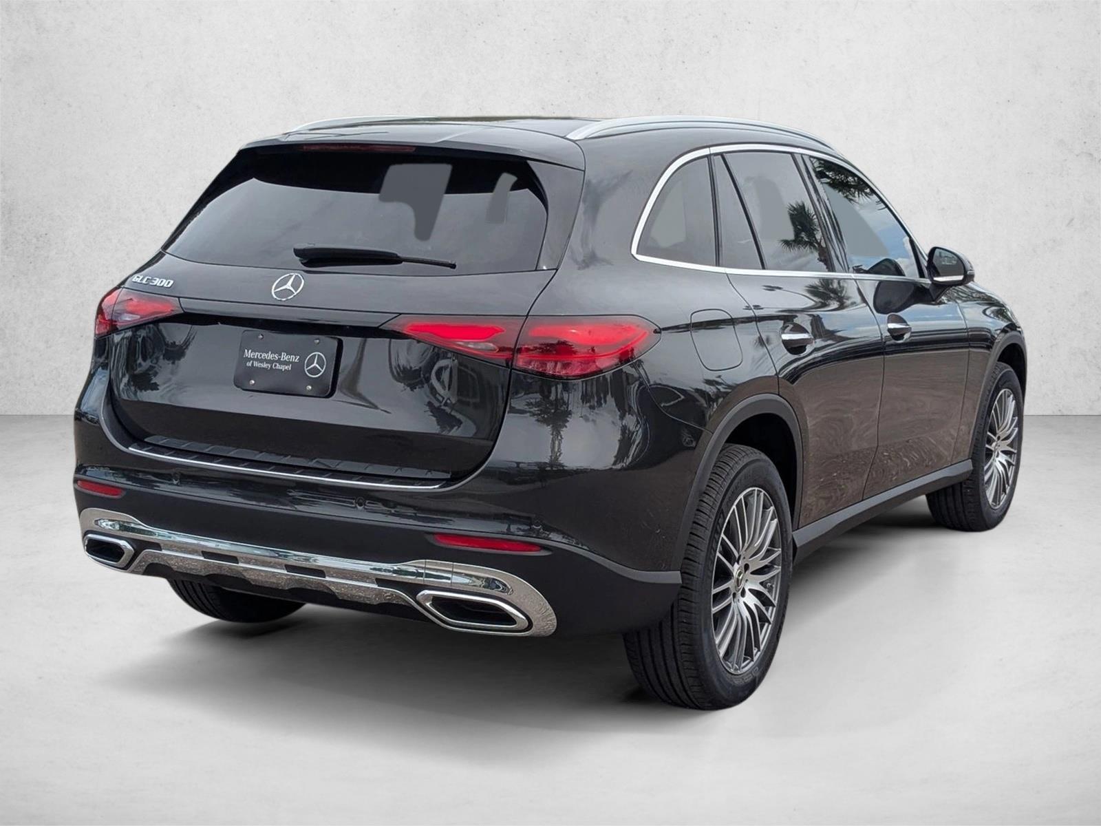 2026 Mercedes Benz GLC 300 photo 2