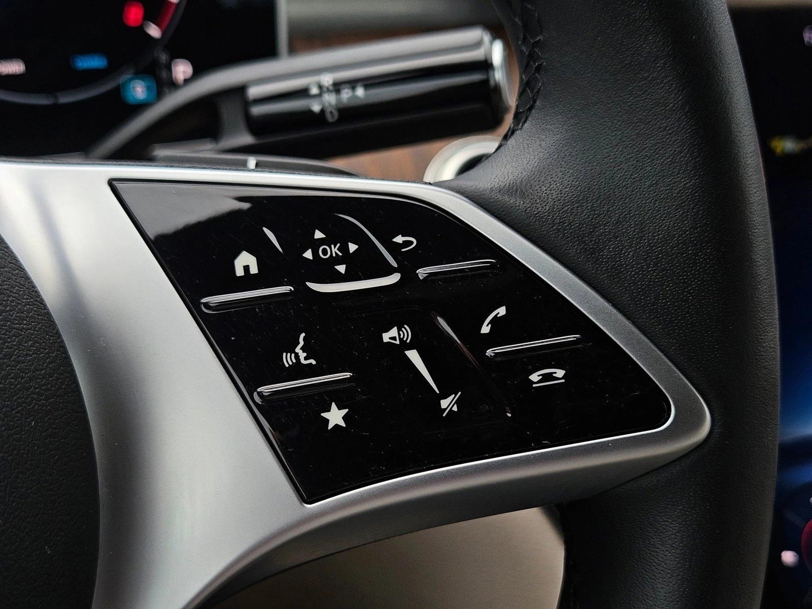 2025 Mercedes-Benz C-Class Sedan C 300 - Photo 13