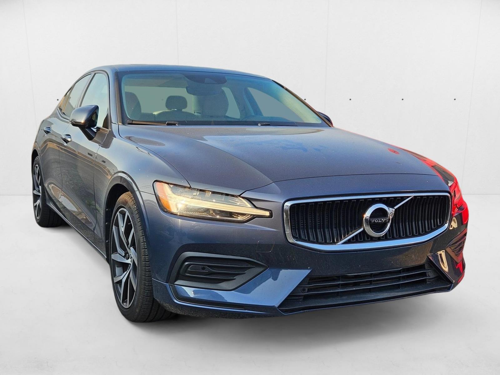 2020 Volvo S60 T5 Momentum photo 2