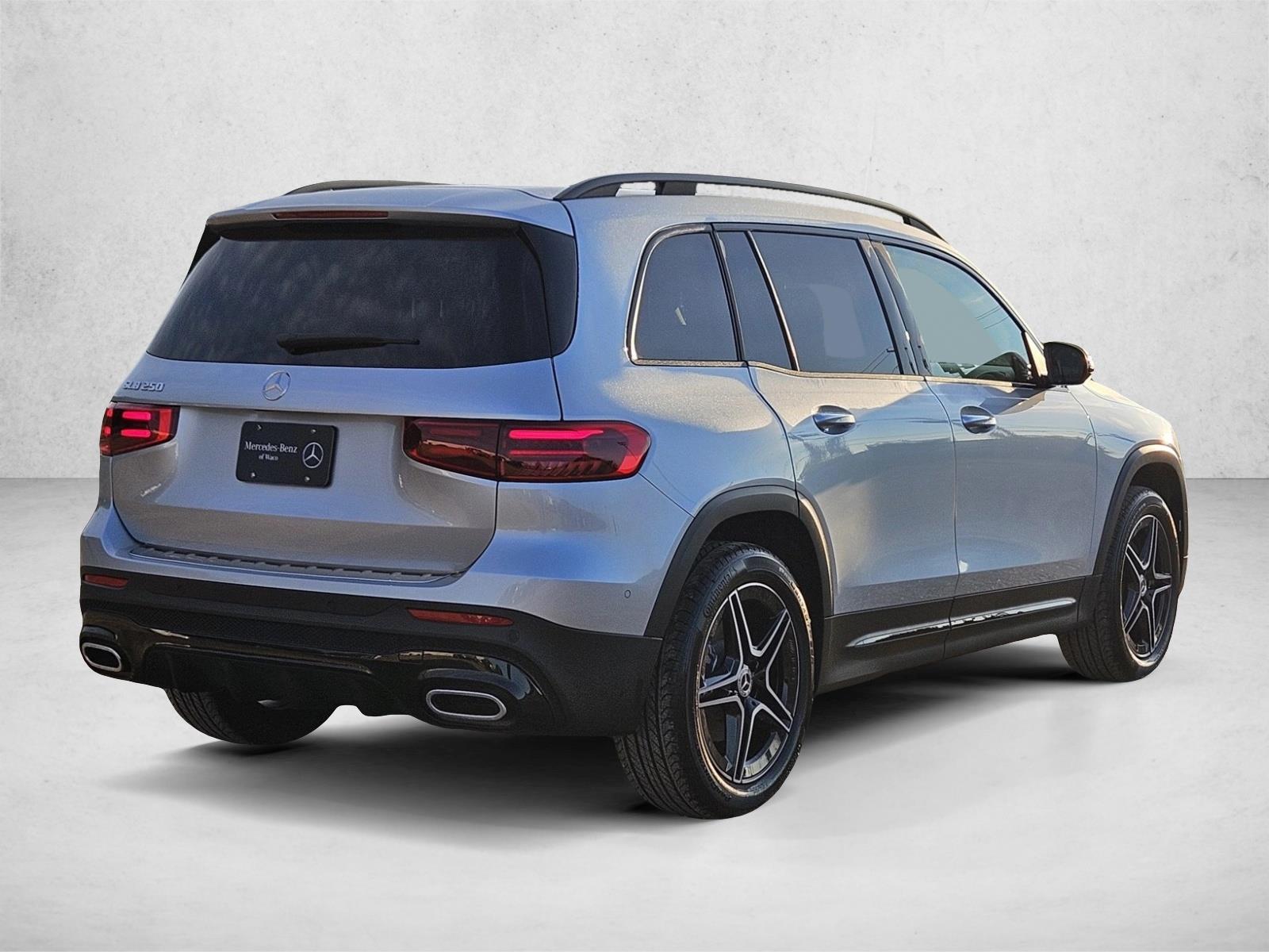 2024 Mercedes Benz GLB 250 photo 2