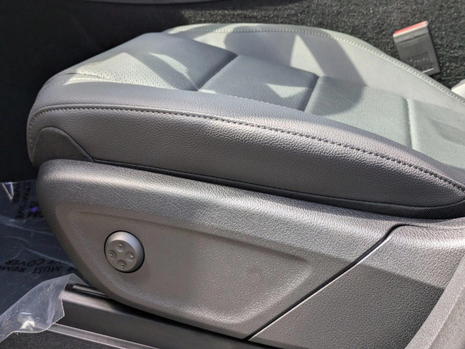 2025 Mercedes Benz GLS 450 4MATIC photo 4