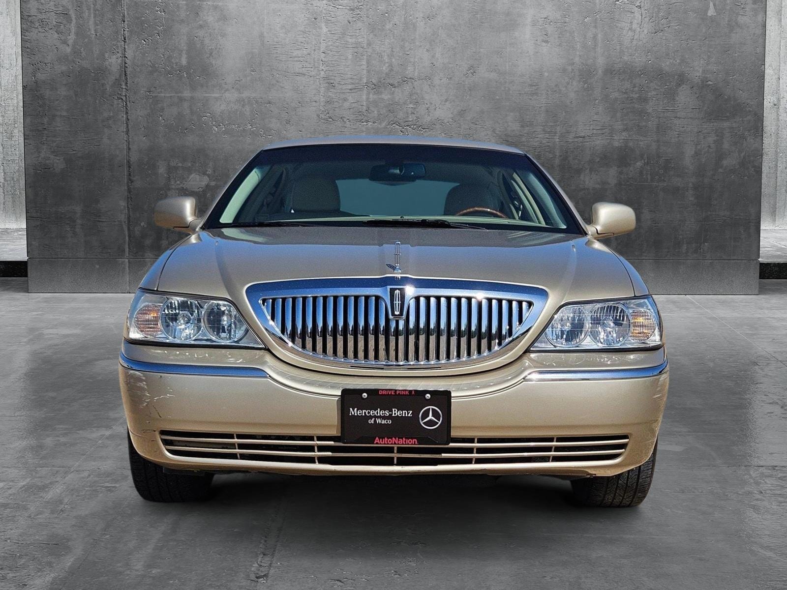 Used 2008 Lincoln Town Car Signature Limited with VIN 2LNHM82WX8X637137 for sale in Waco, TX