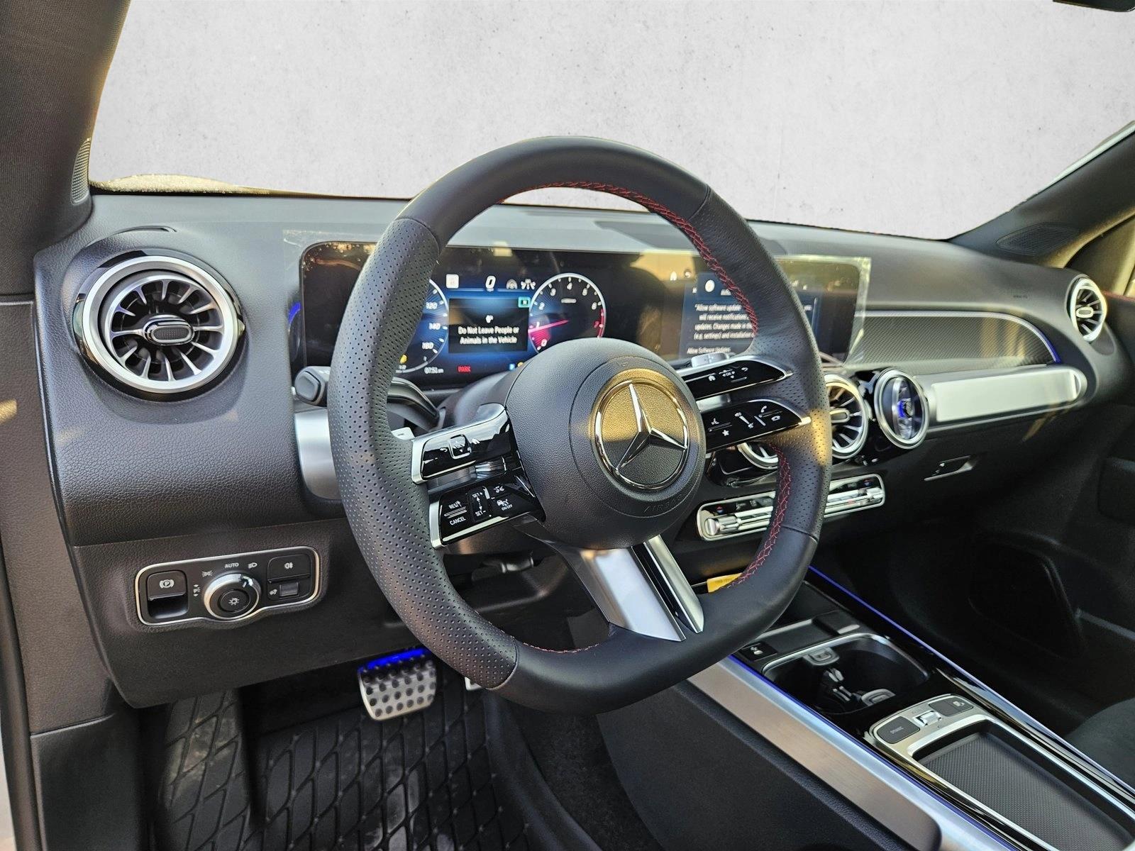 2024 Mercedes Benz GLB 250 photo 3