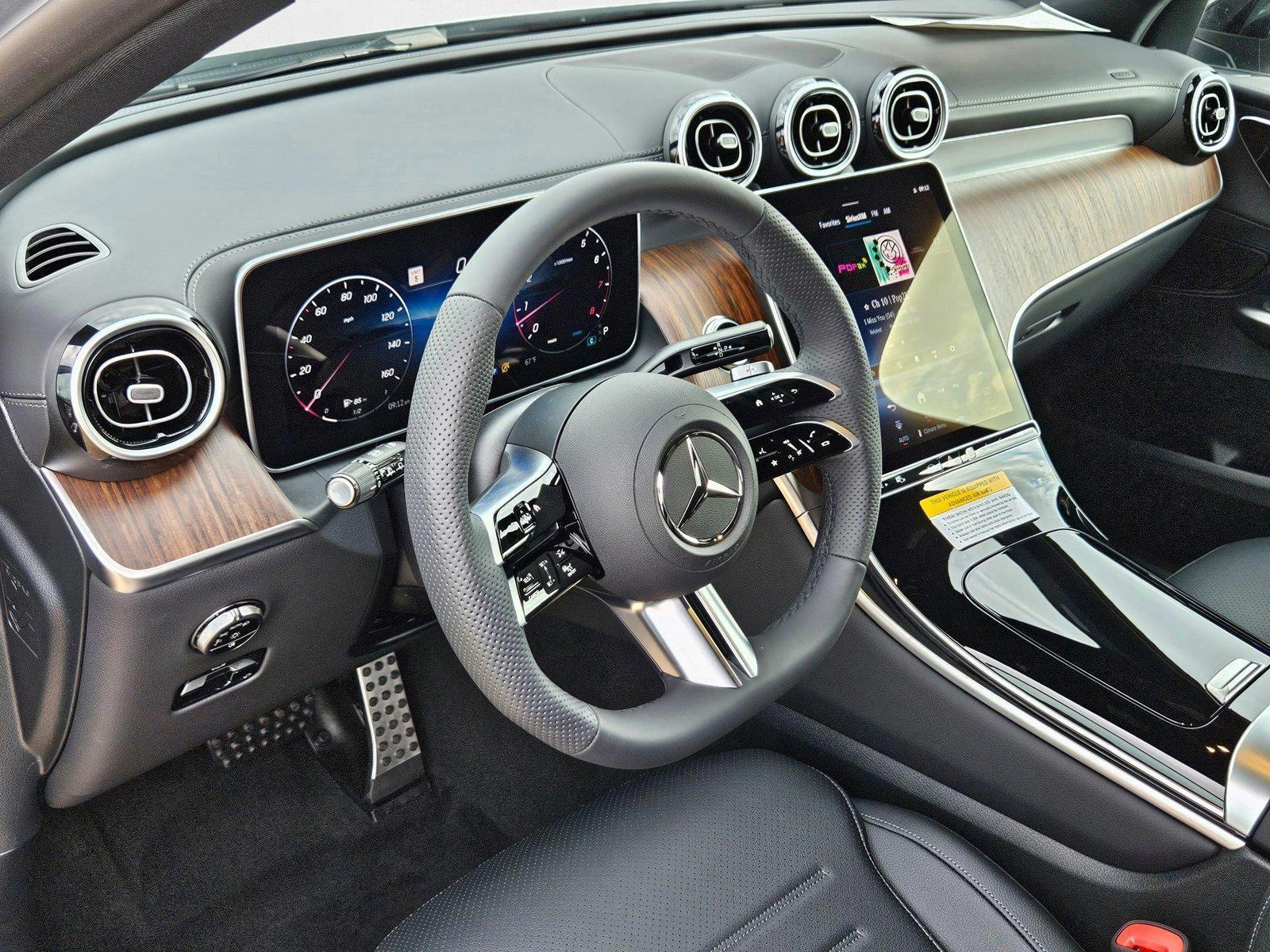 2025 Mercedes Benz GLC 300 photo 3