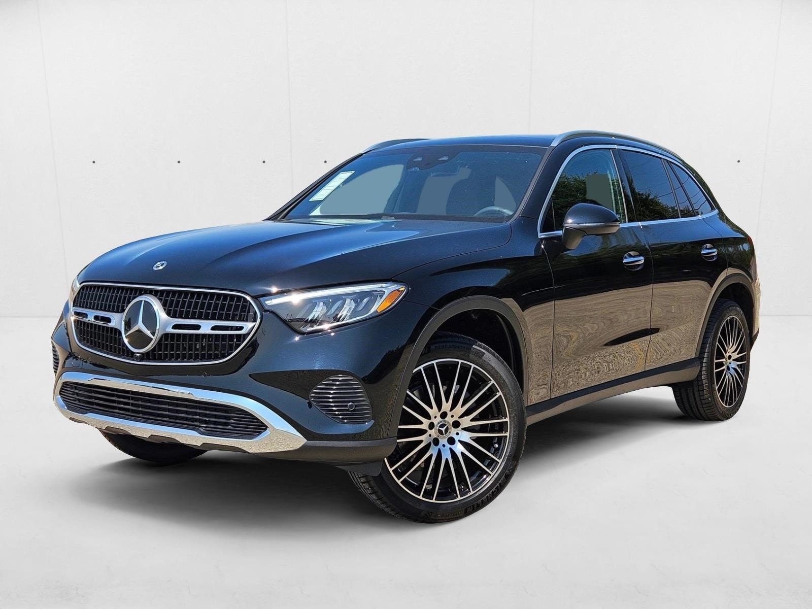 2026 Mercedes-Benz GLC Base's photo