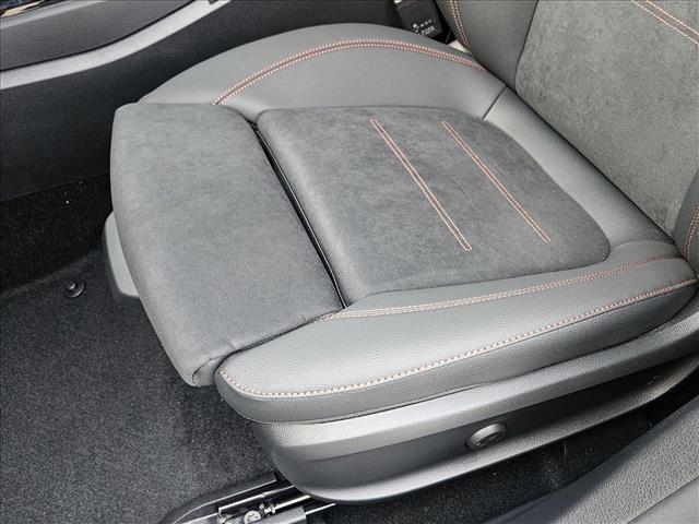 2025 Mercedes Benz CLA 250 photo 4