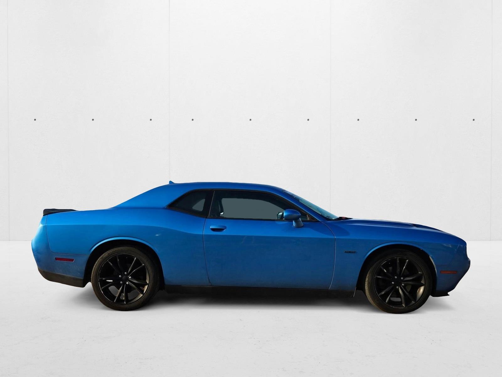 2016 Dodge Challenger SXT Plus photo 3