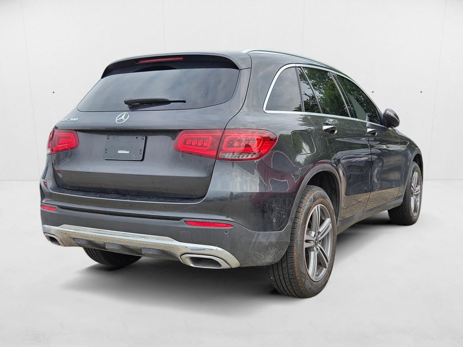 2022 Mercedes Benz GLC 300 photo 3