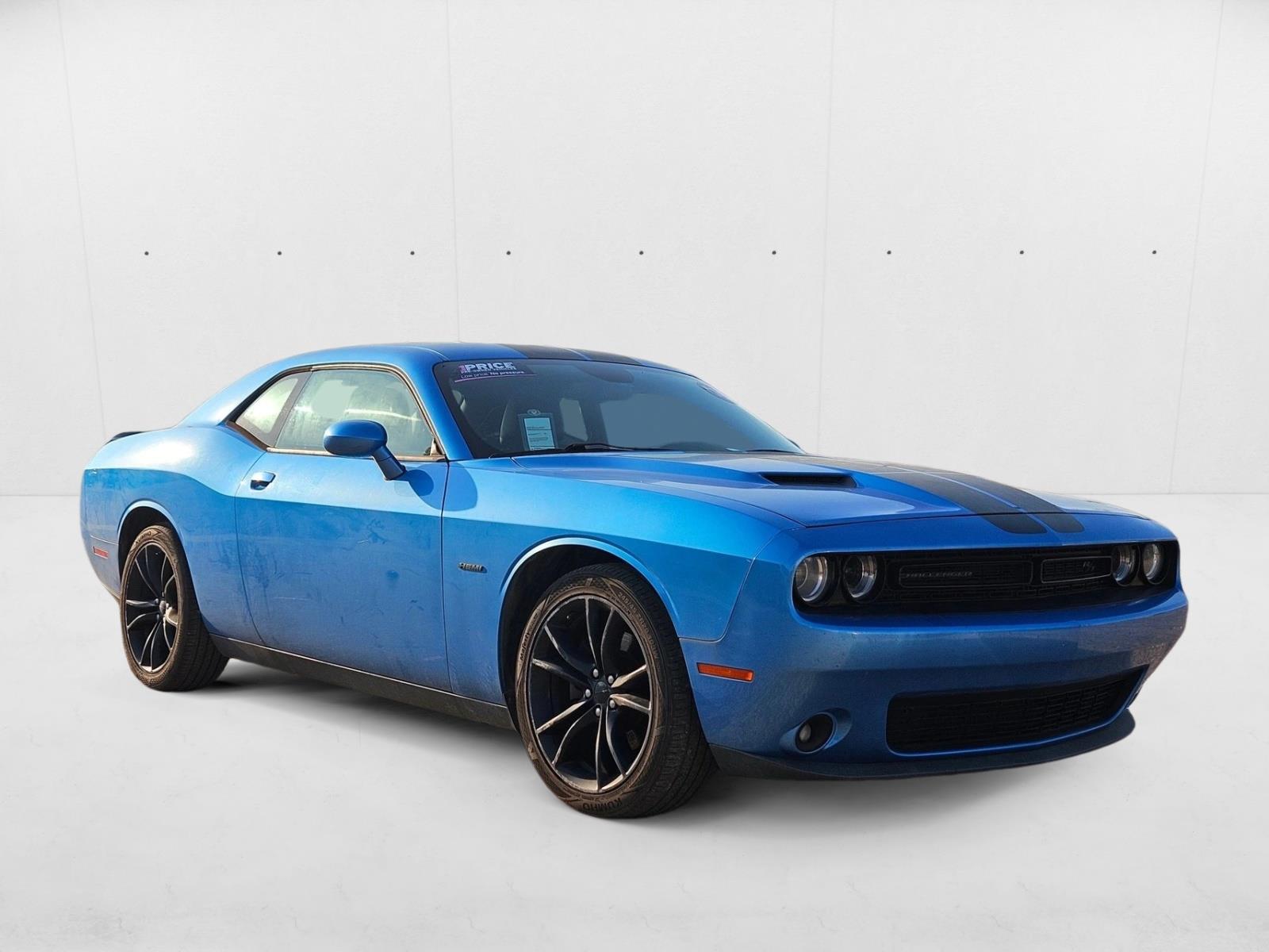 2016 Dodge Challenger SXT Plus photo 2