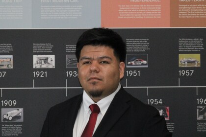 Staff member Robert Torres from ID_c56561ddd8f9