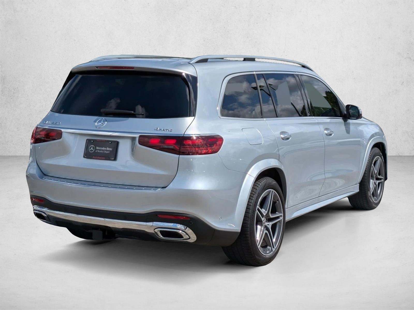 2025 Mercedes Benz GLS 450 4MATIC photo 2