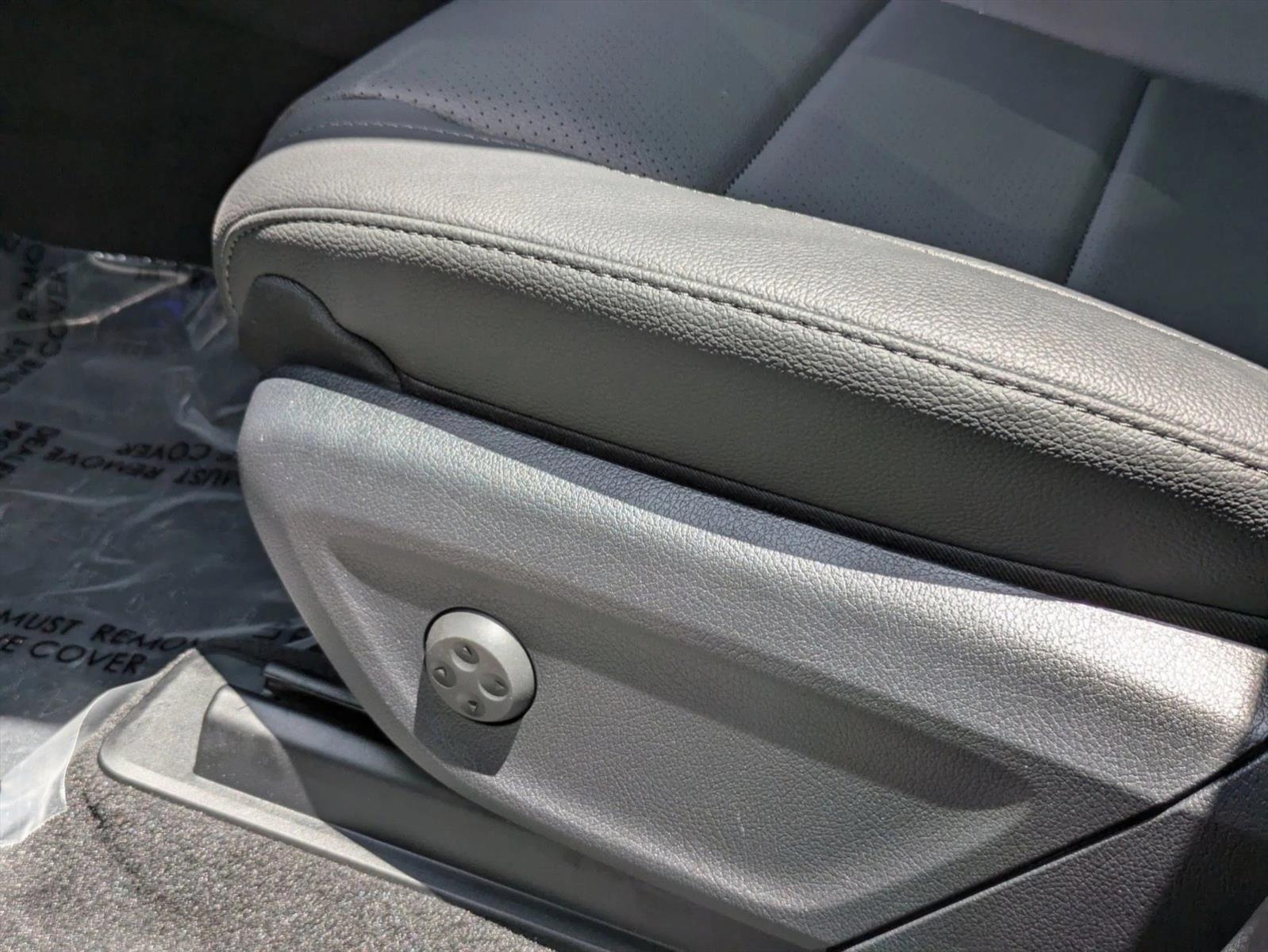 2025 Mercedes Benz GLE 350 4MATIC photo 3