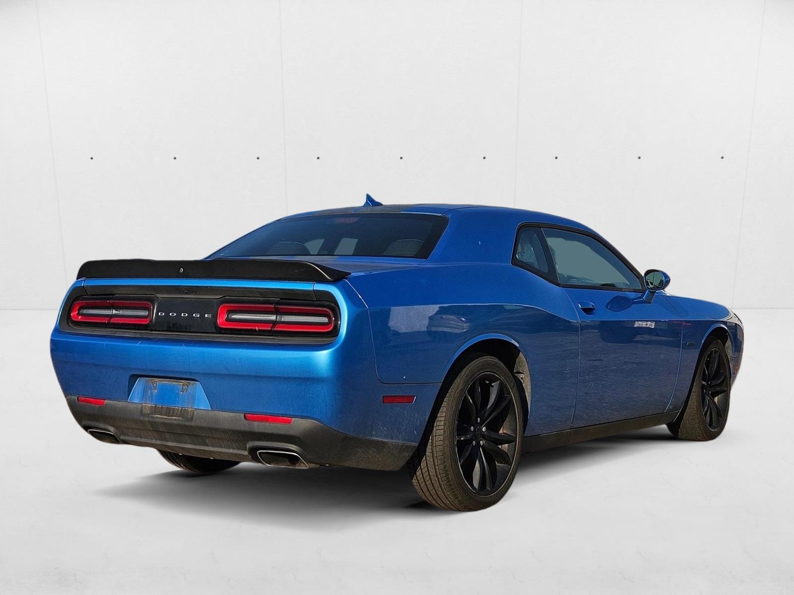 2016 Dodge Challenger SXT Plus photo 4