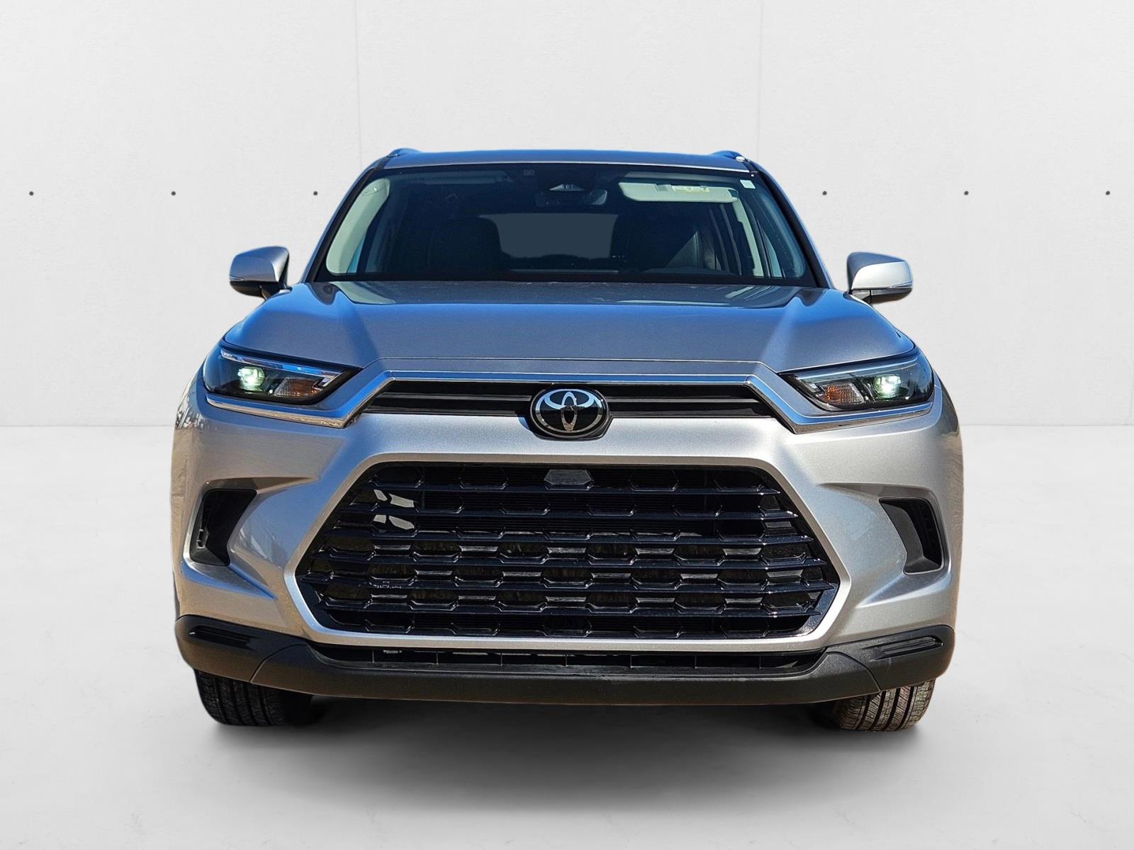 2024 Toyota Grand Highlander Hybrid XLE photo 2