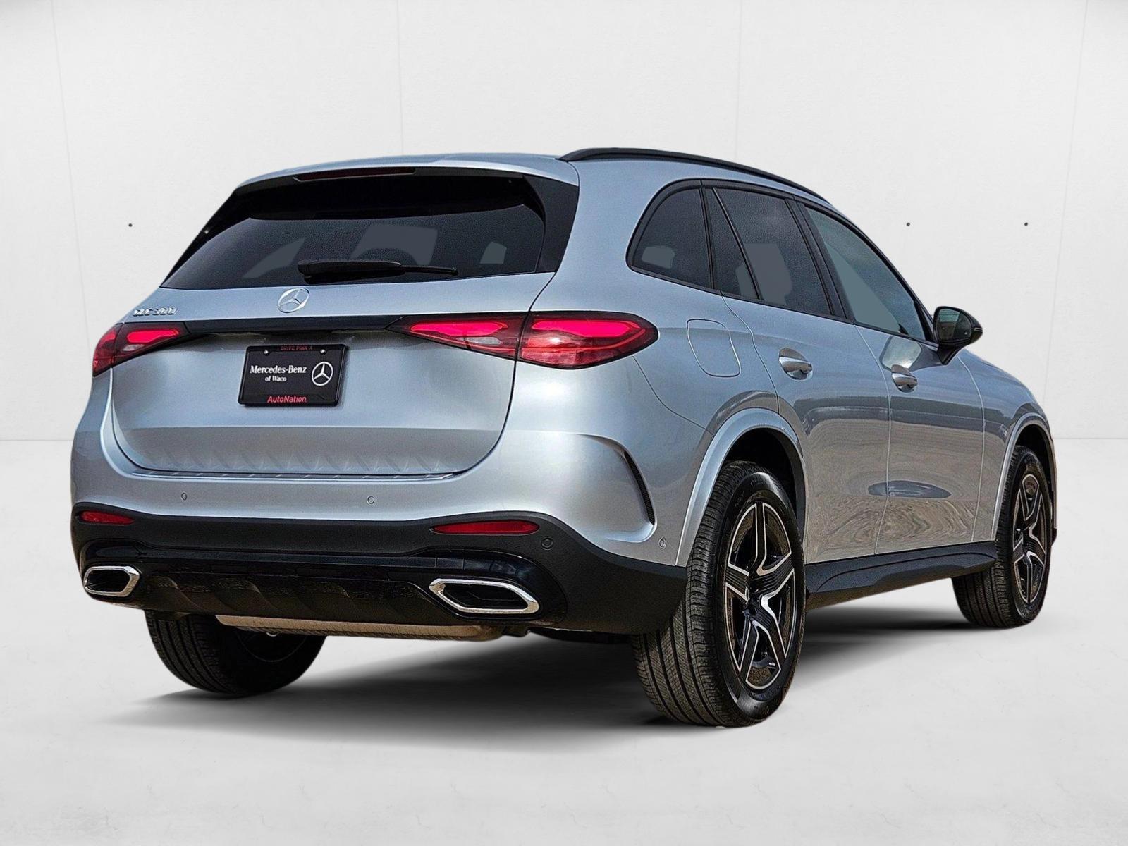 2025 Mercedes Benz GLC 300 photo 2