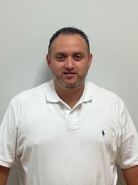 Staff member Enesto Lopez from ID_c56561ddd8f9