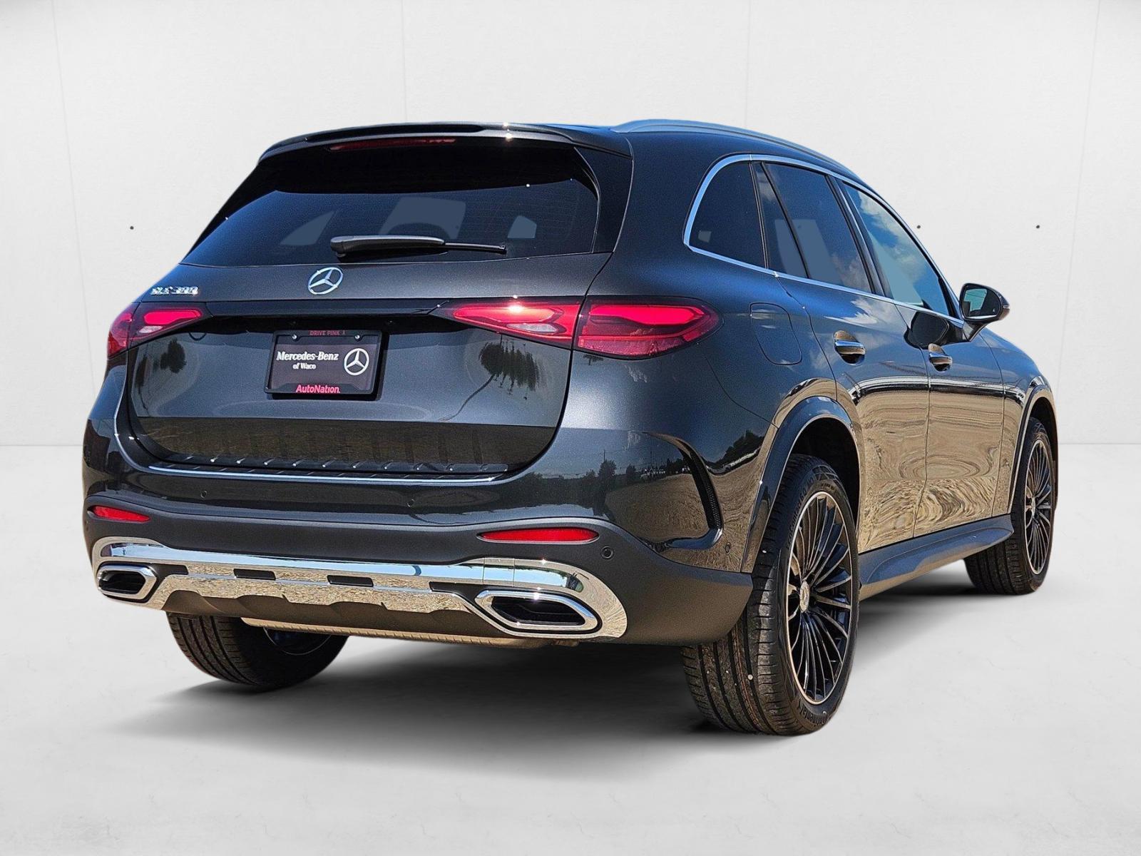 2025 Mercedes Benz GLC 300 photo 2