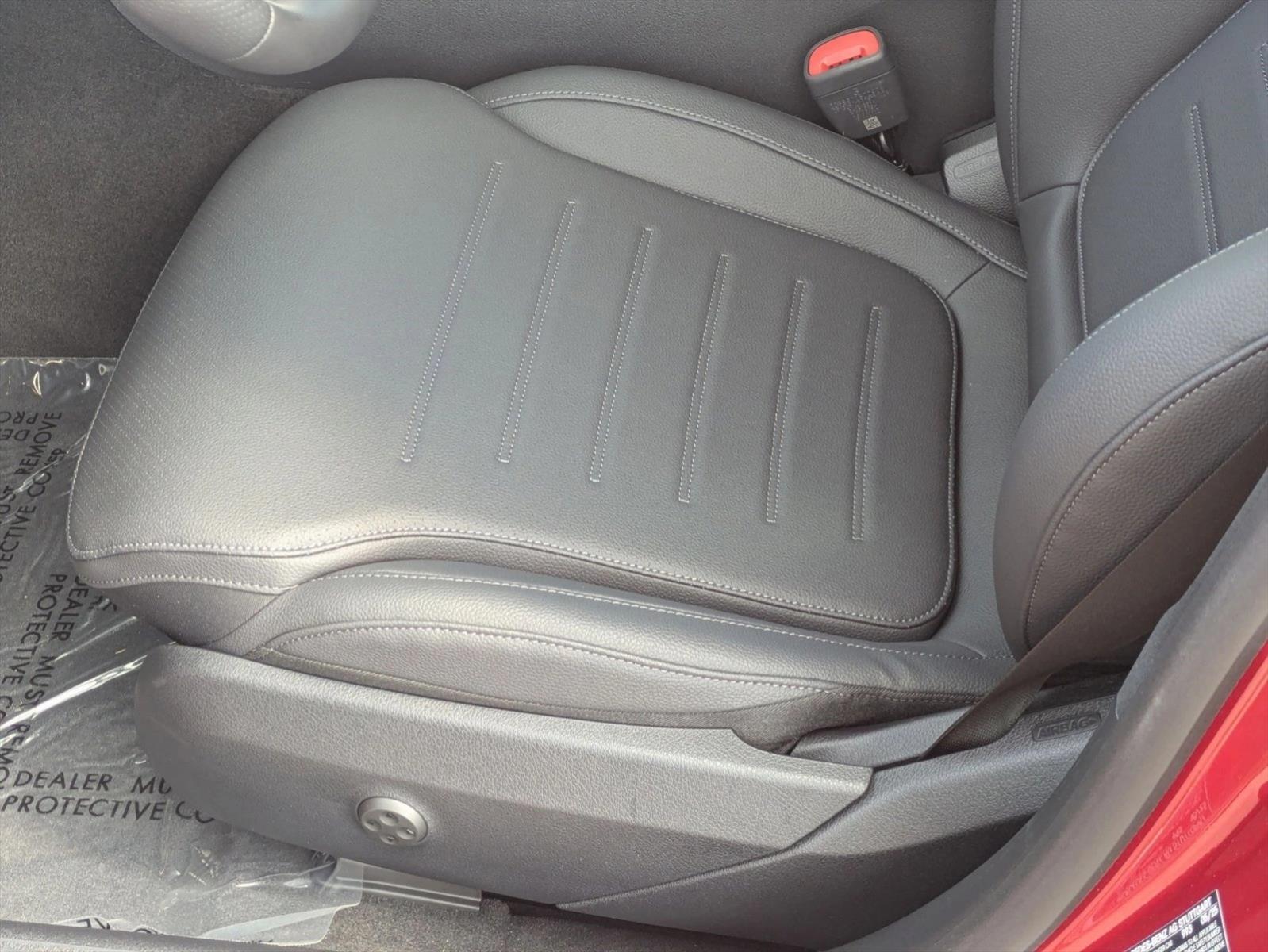 2025 Mercedes Benz C 300 Sedan photo 4