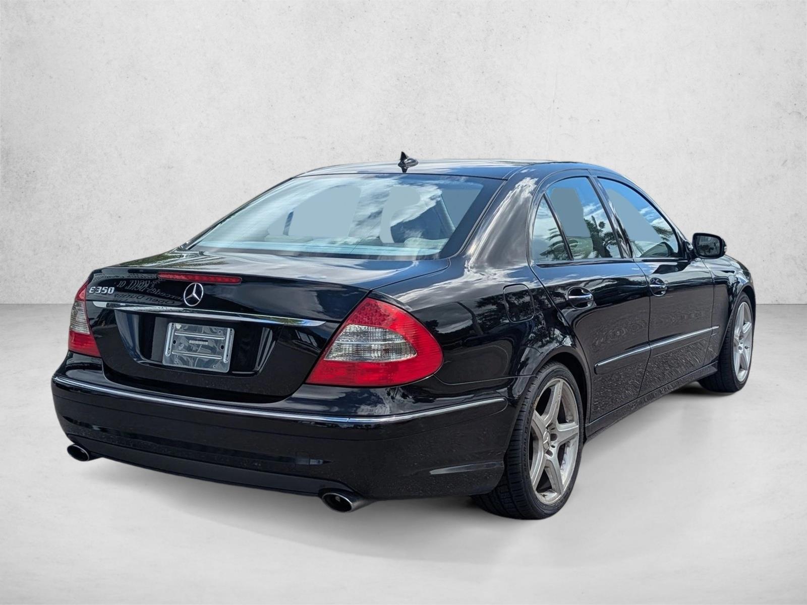 2009 Mercedes Benz E 350 Sedan photo 2