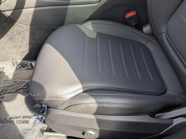 2025 Mercedes Benz C 300 Sedan photo 4