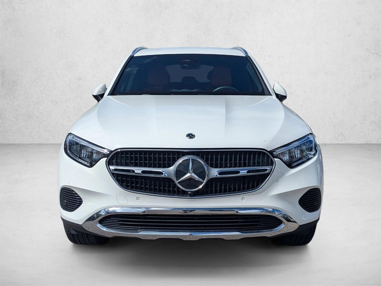 2025 Mercedes Benz GLC 300 photo 2