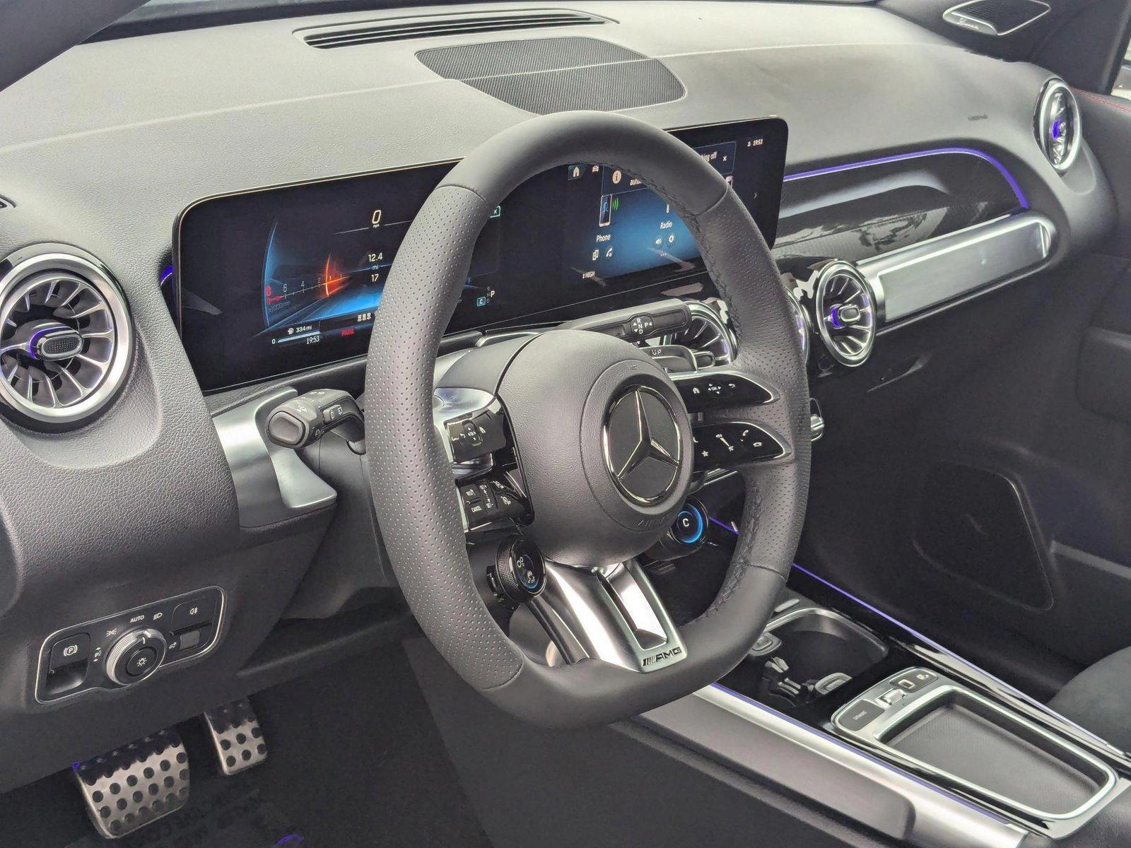 2025 Mercedes Benz GLB AMG 35 4MATIC photo 3