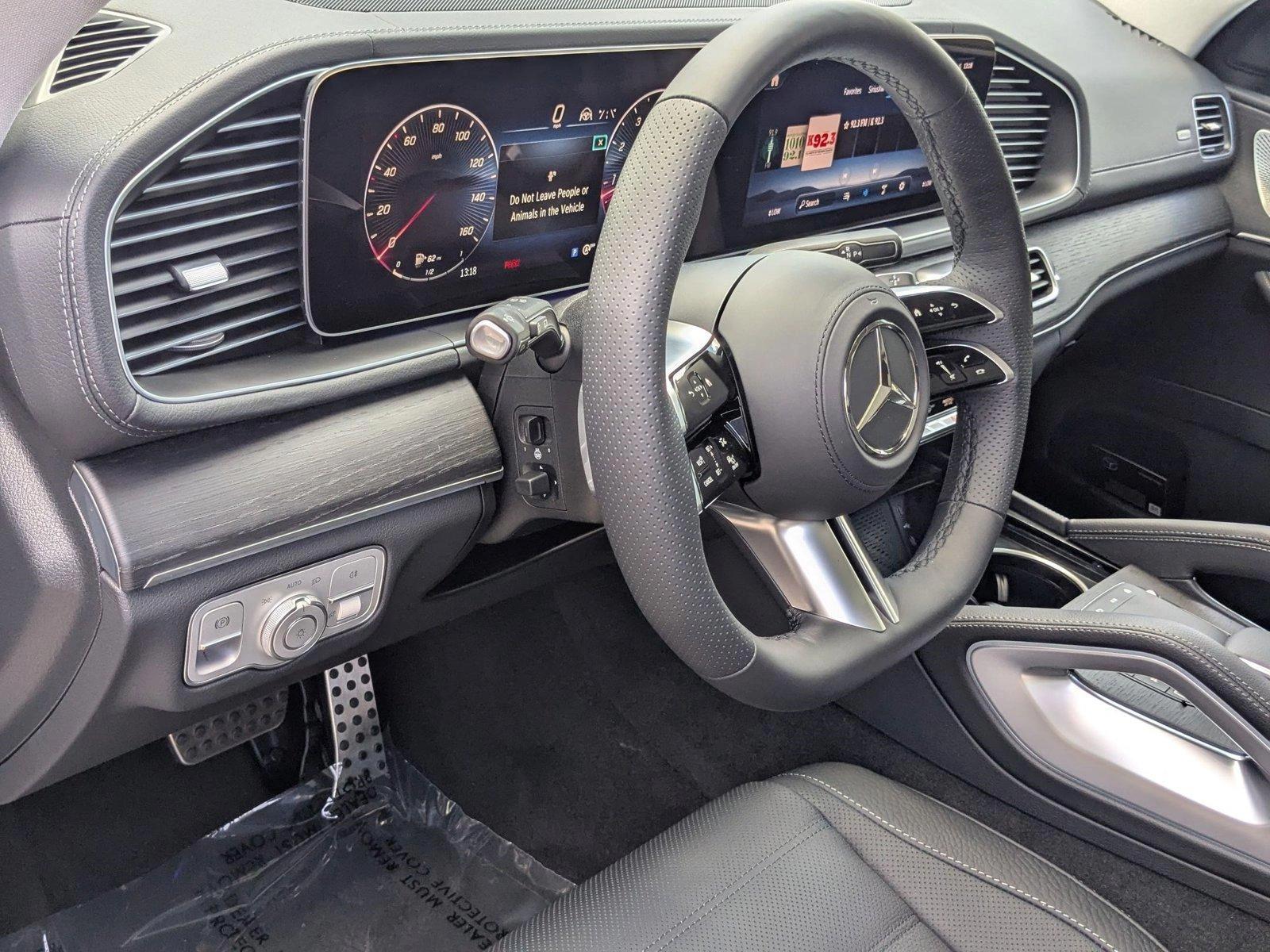 2025 Mercedes Benz GLS 450 4MATIC photo 3