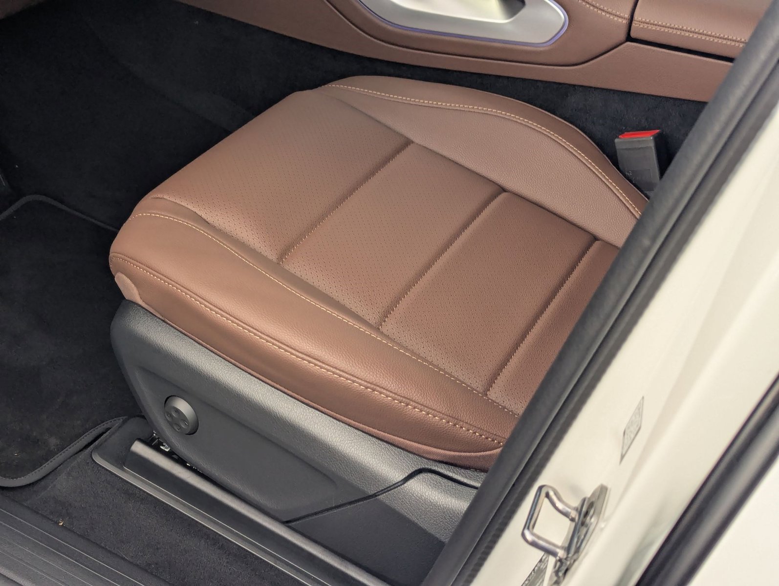 2026 Mercedes Benz GLS 450 4MATIC photo 3