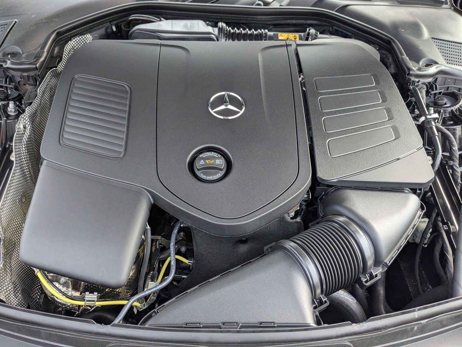 2025 Mercedes-Benz C-Class Sedan C 300 - Photo 15