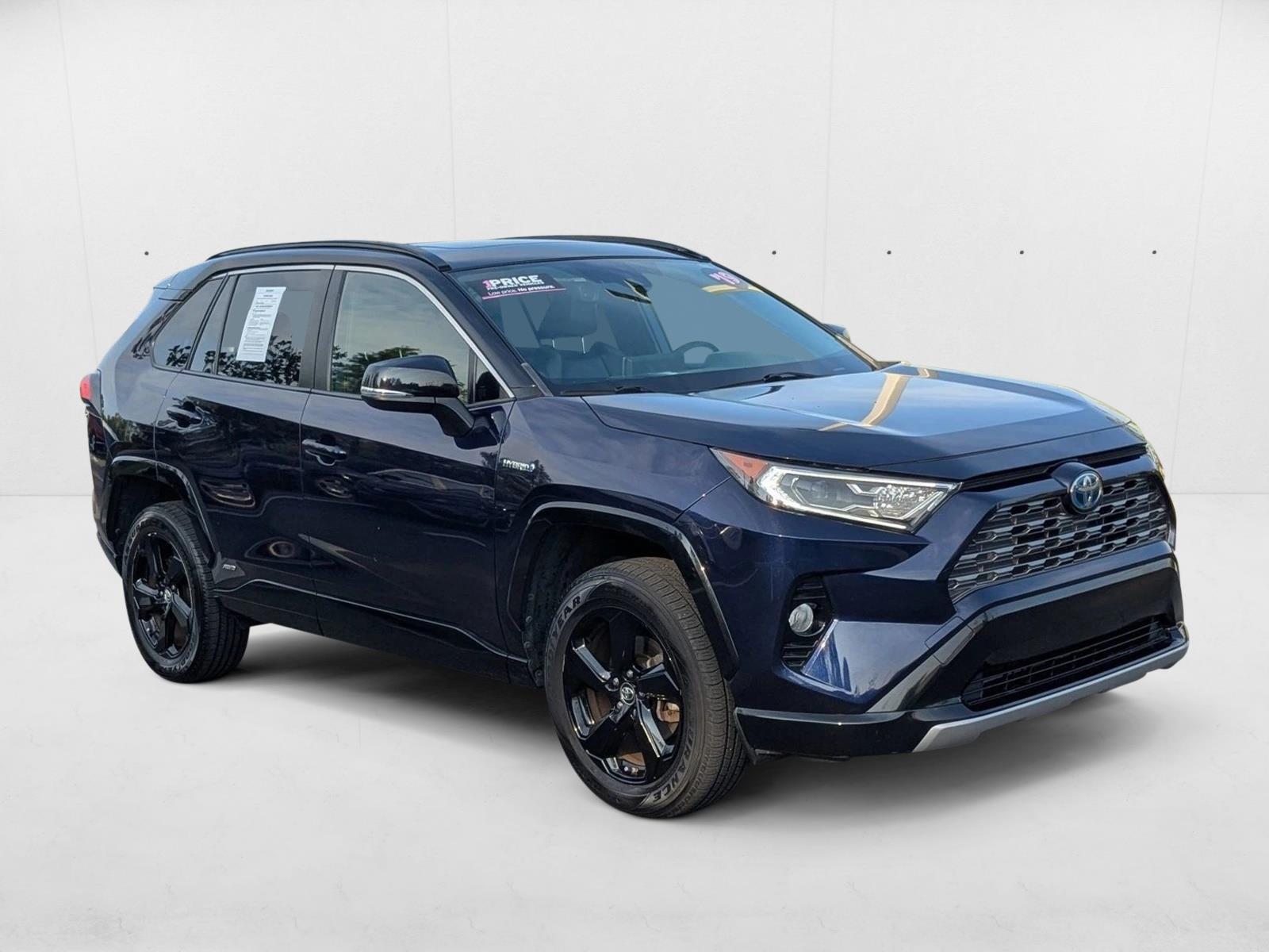 2019 Toyota RAV4 Hybrid XSE photo 3