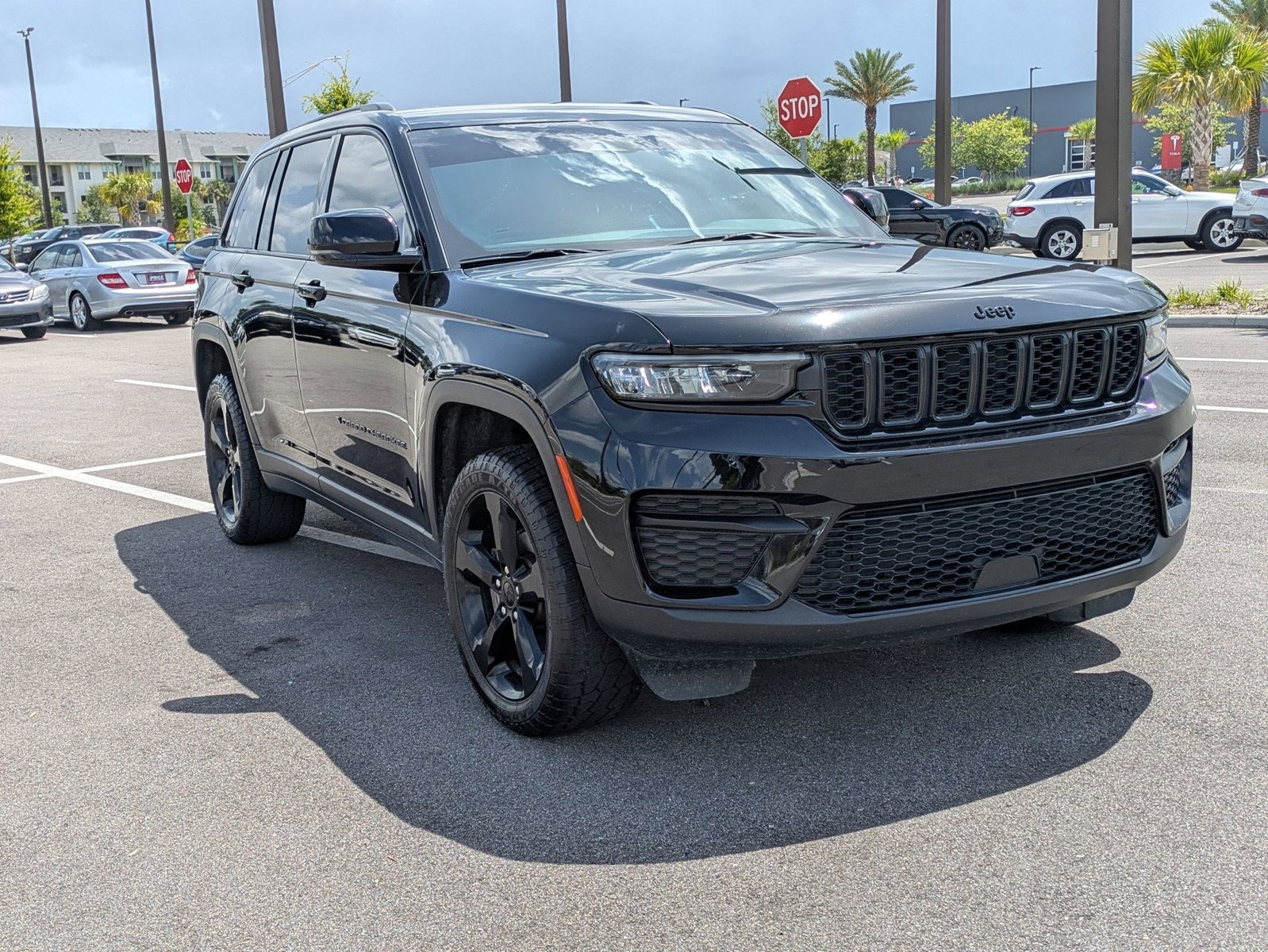 2024 Jeep Grand Cherokee Laredo photo 2