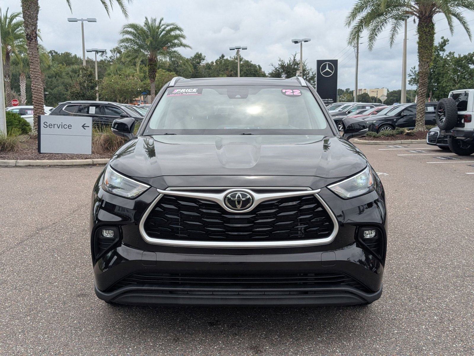 2022 Toyota Highlander XLE photo 2