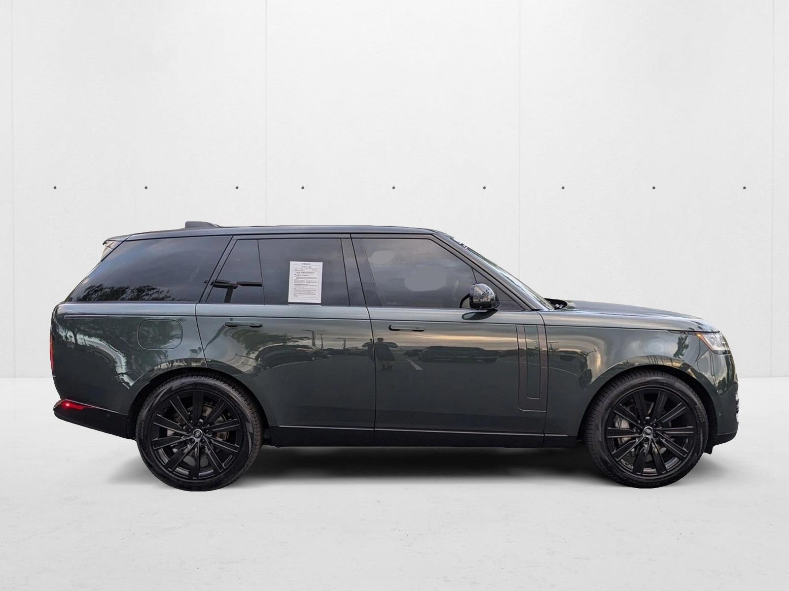 2023 Land Rover Range Rover SE photo 4