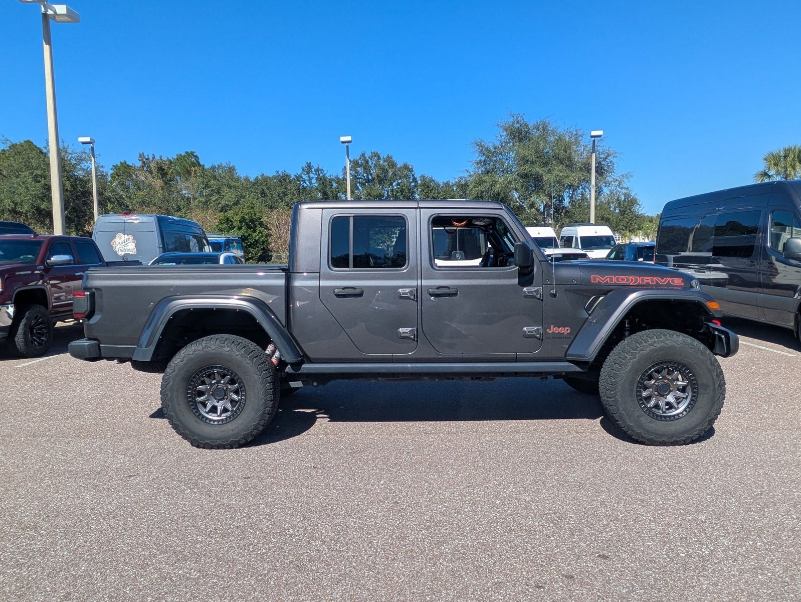 2022 Jeep Gladiator Mojave photo 2