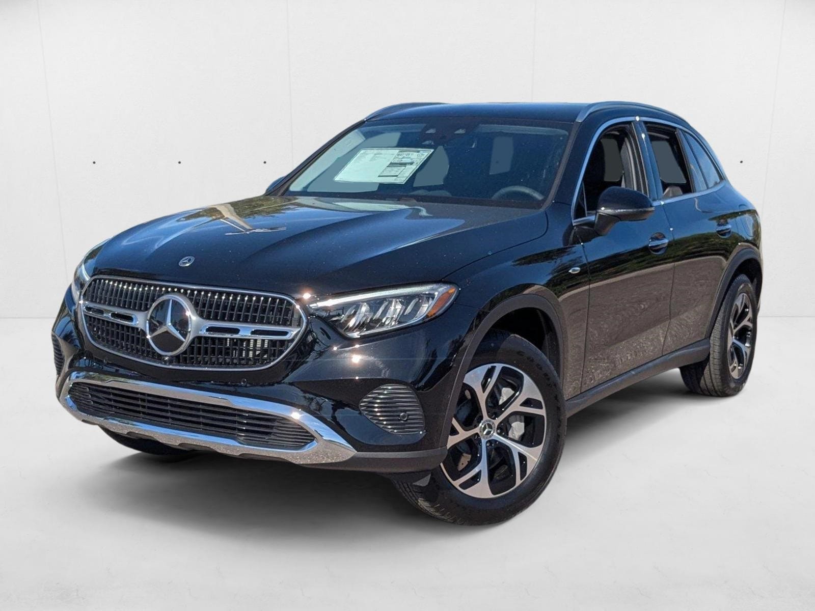 2025 Mercedes-Benz GLC Base's photo
