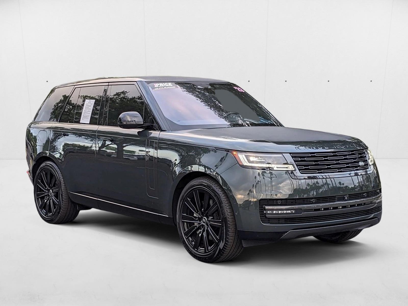 2023 Land Rover Range Rover SE photo 3