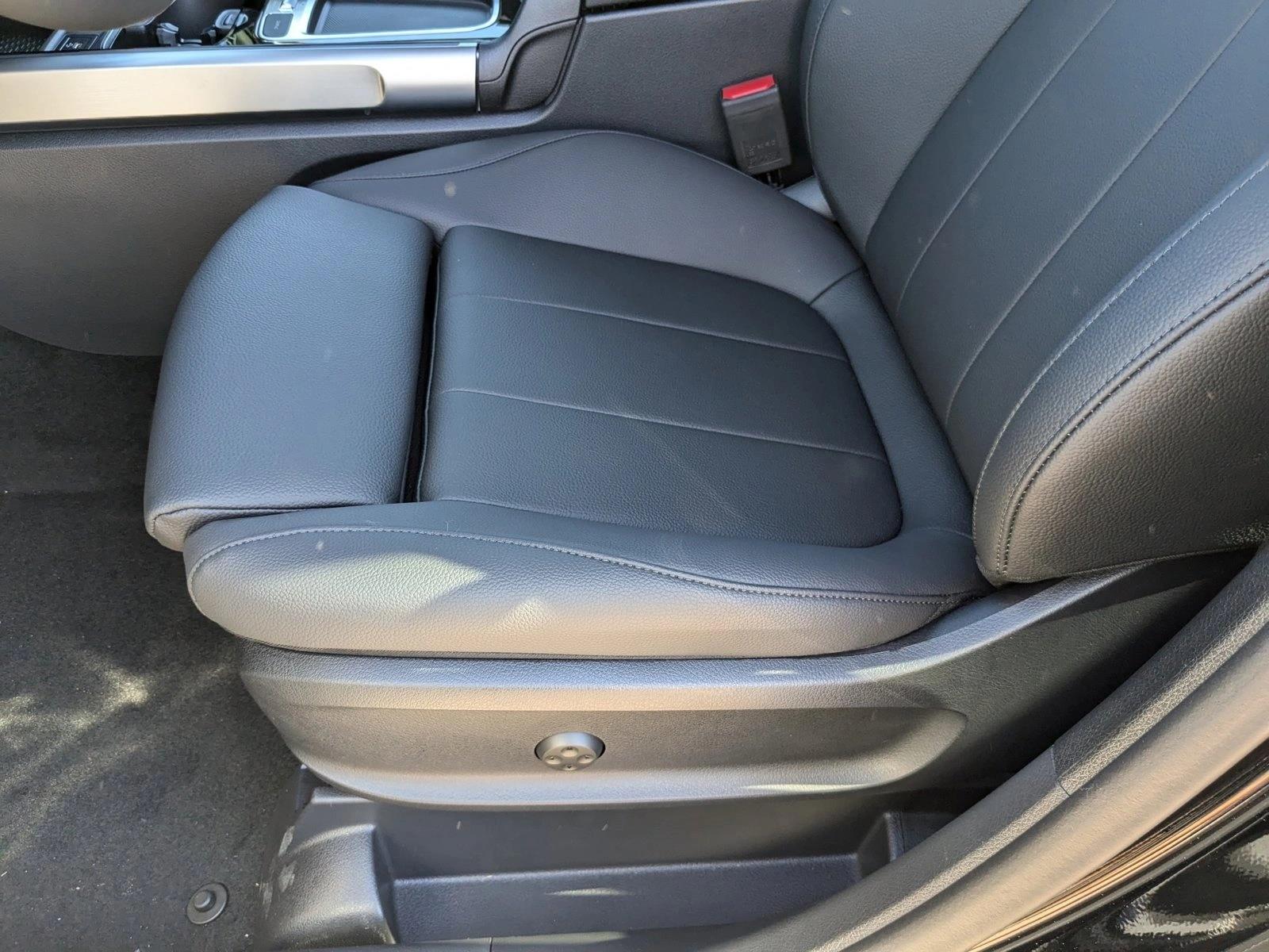 2025 Mercedes Benz GLB 250 photo 4