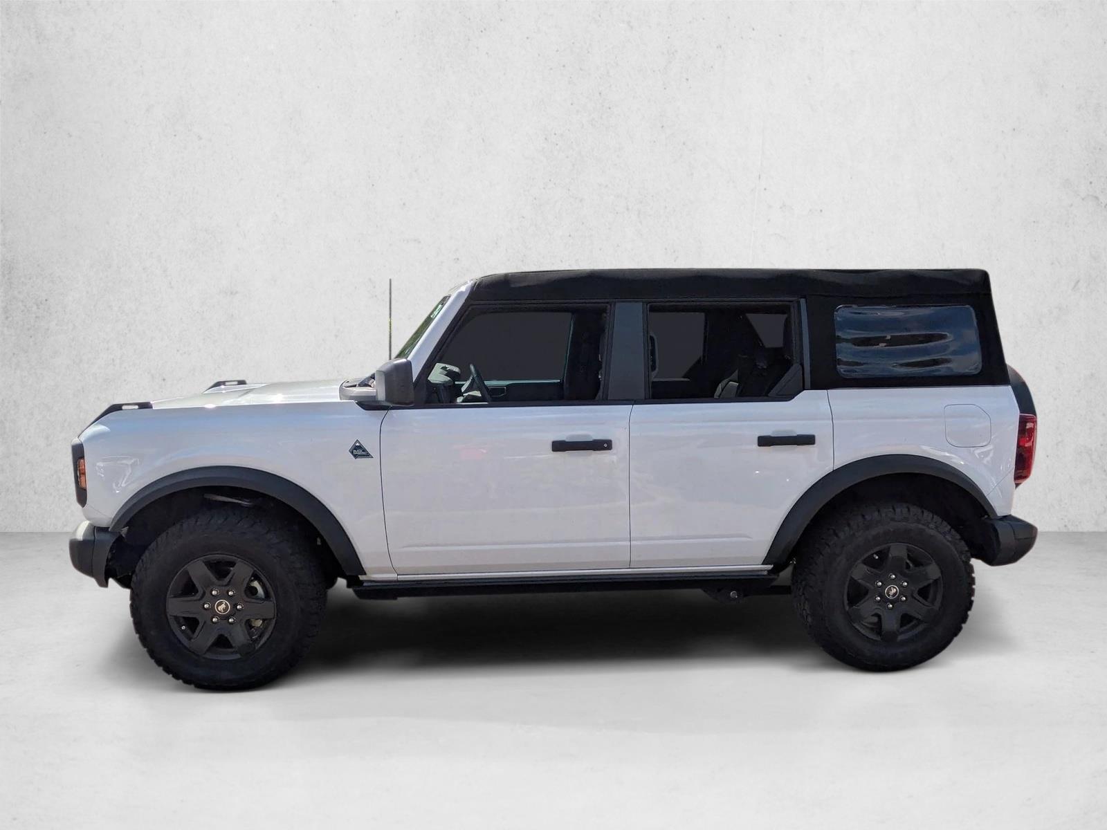 2024 Ford Bronco Black Diamond photo 2