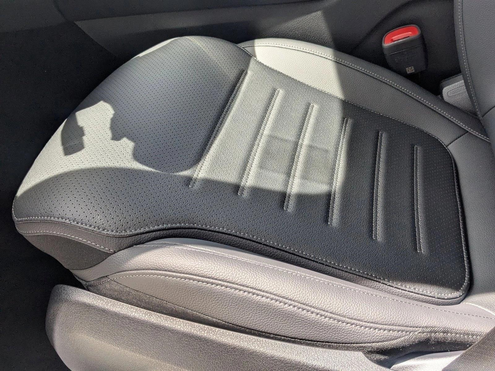 2026 Mercedes Benz GLC 300 4MATIC photo 4