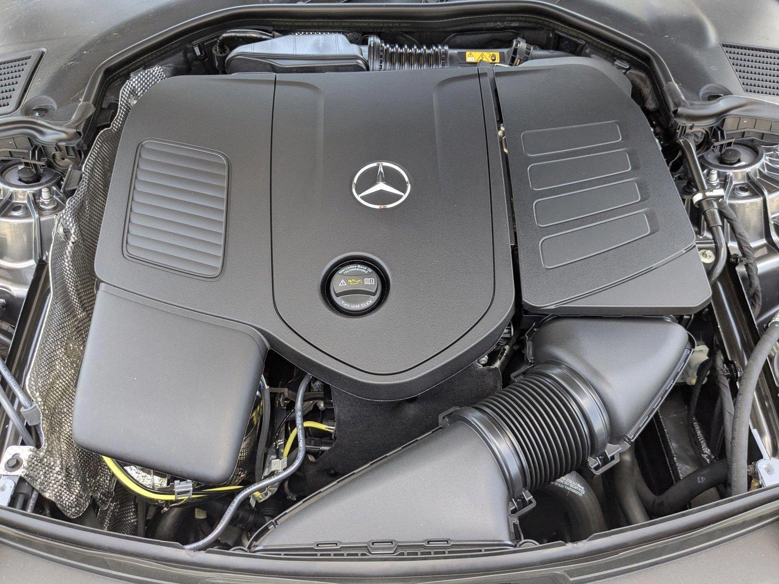 2025 Mercedes-Benz C-Class Sedan C 300 - Photo 16