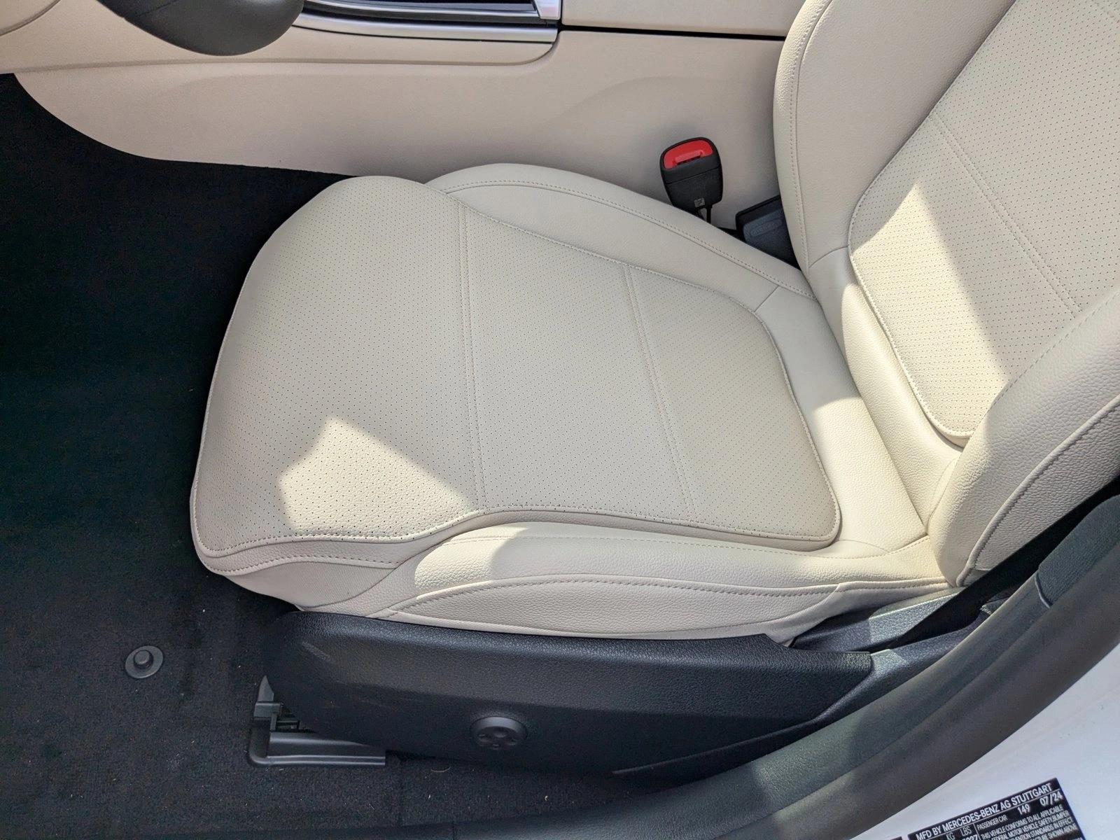 2025 Mercedes Benz C 300 Sedan photo 4