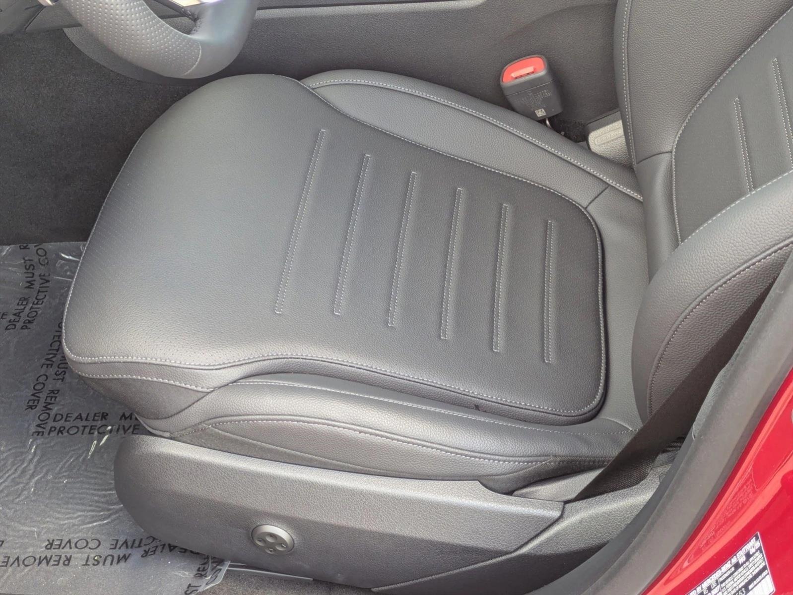 2025 Mercedes Benz C 300 Sedan photo 4