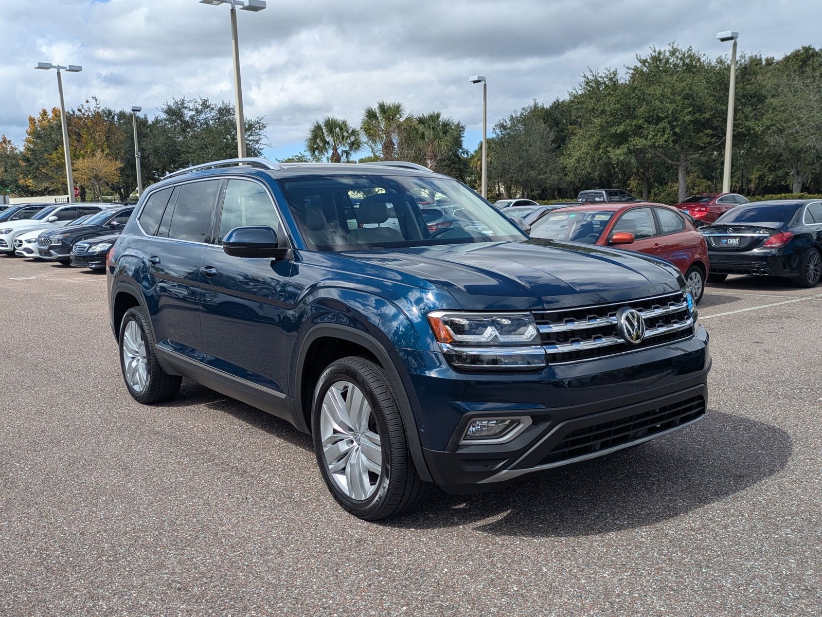 2018 Volkswagen Atlas V6 SEL Premium photo 3