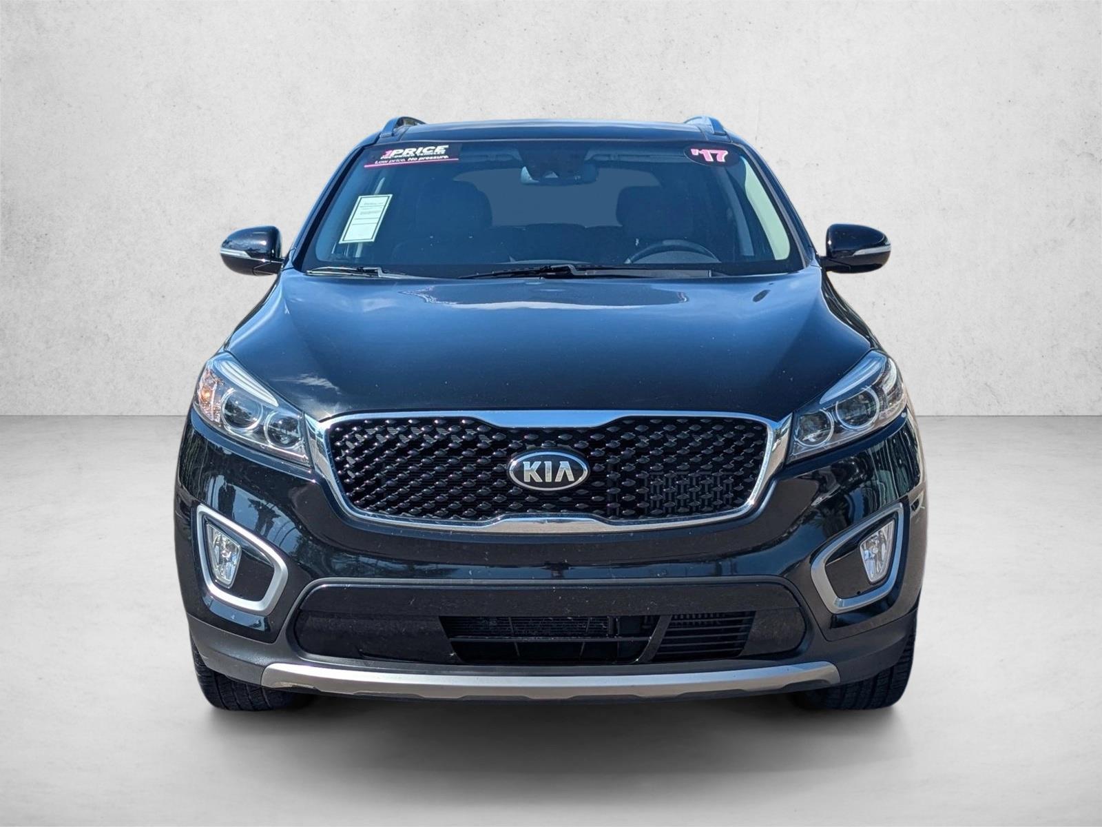 2017 Kia Sorento EX photo 2