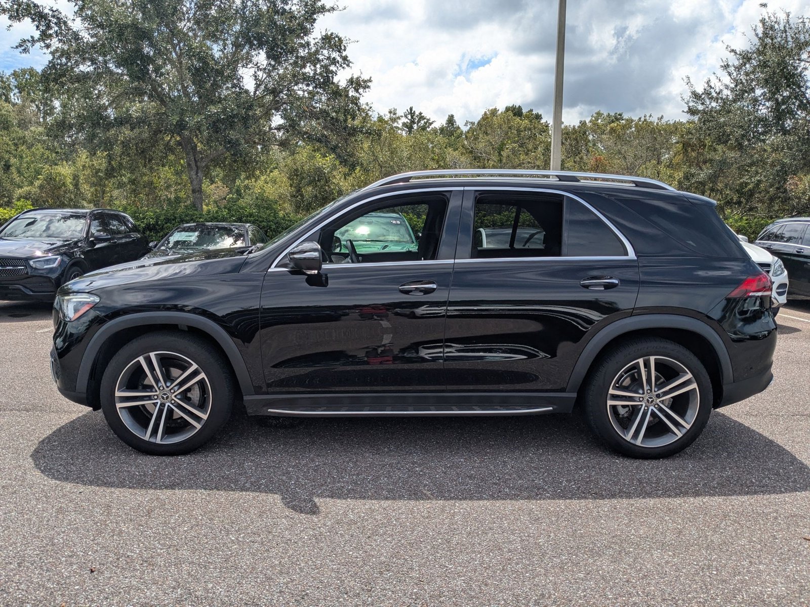 2021 Mercedes Benz GLC 300 photo 2